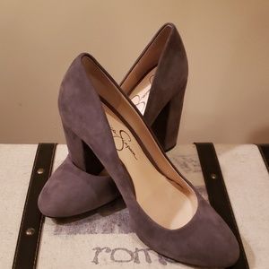 Jessica Simpson grey pumps